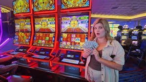 Comparison between live streaming casino tables and digital game interfaces